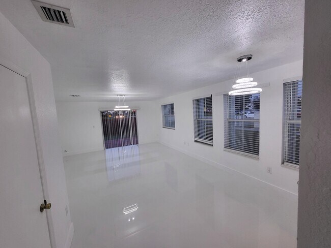 Foto del edificio - 19340 SW 103rd Ct