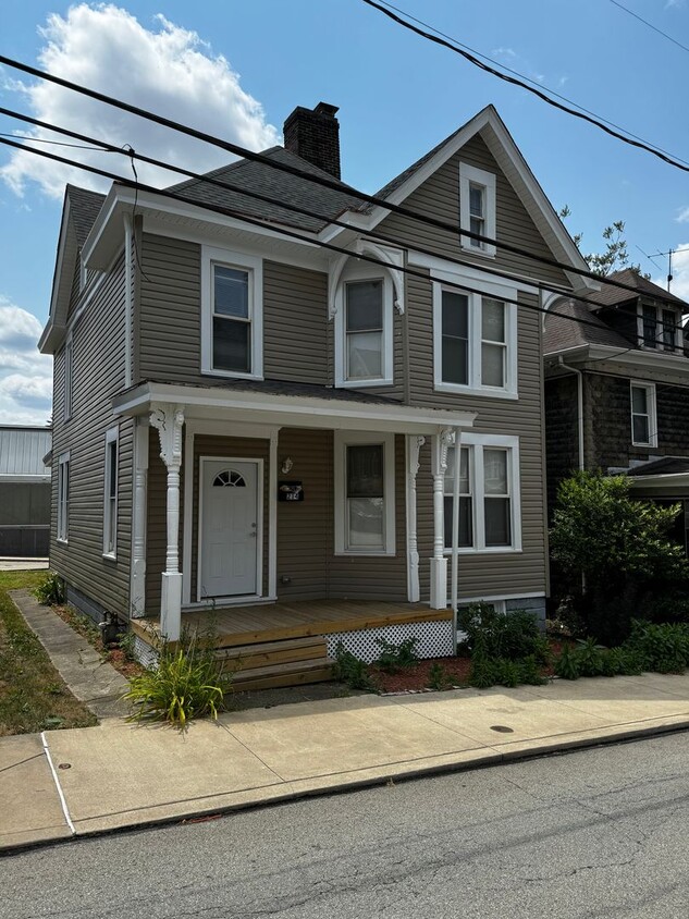 Primary Photo - Newly Updated 4 Bedroom!