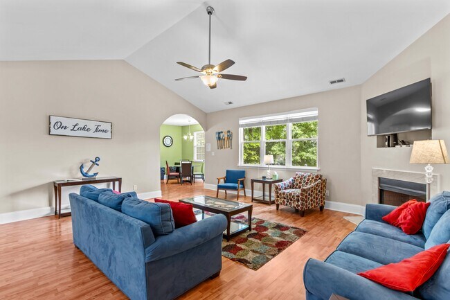 Building Photo - 7228 Lynbrook Cir