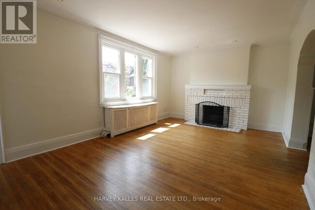 Building Photo - 6 Poplar Plains Crescent