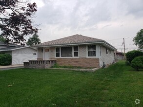Building Photo - 541 W Belden Ave