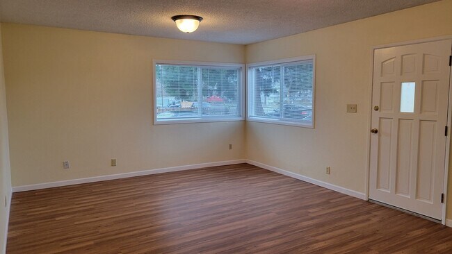 Foto del edificio - Beautiful 3 bed 2 bath in Springfield with...