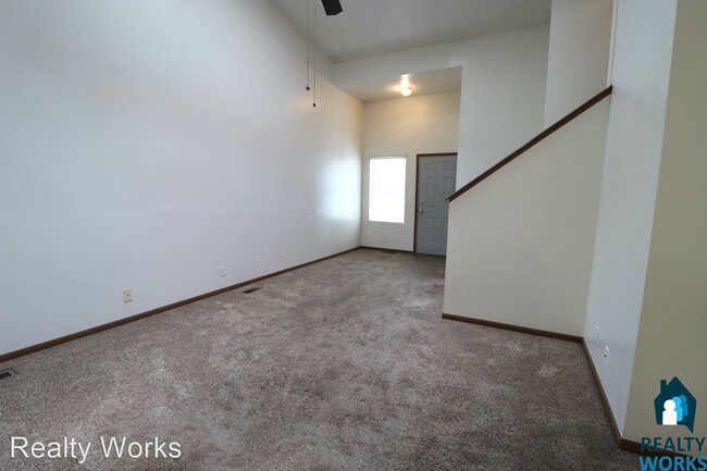 Building Photo - 4 br, 2 bath House - 754 W Belmont