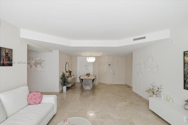 Building Photo - 801 Brickell Key Blvd