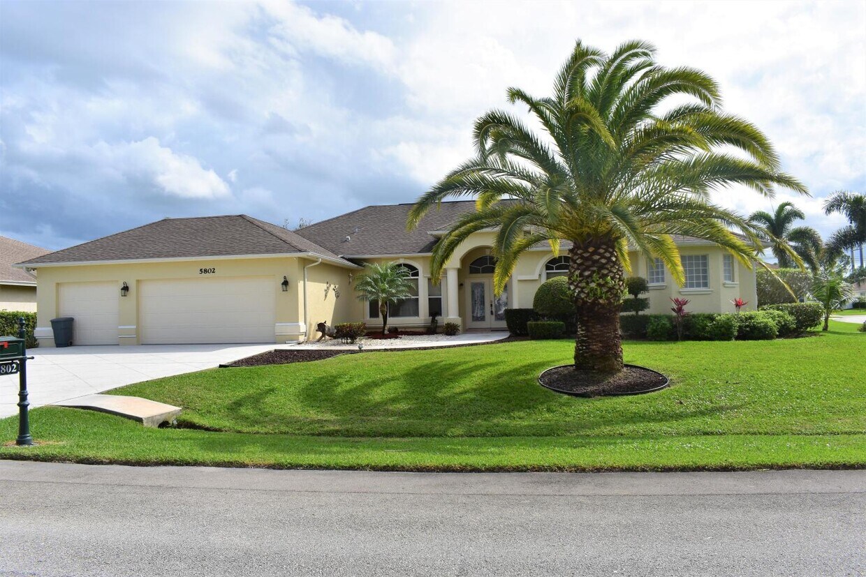 Foto principal - 5802 NW Fall Flower Ct
