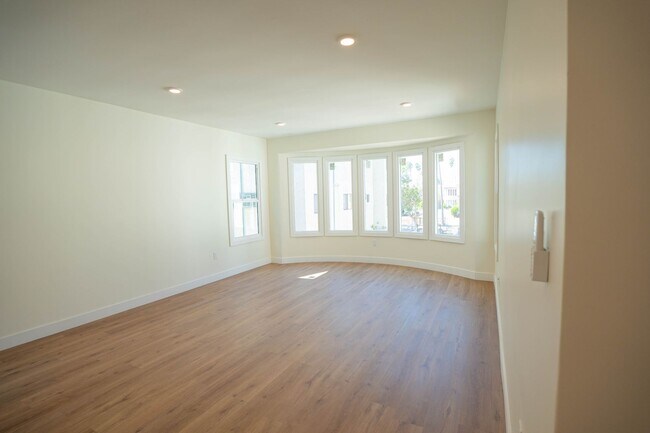 Building Photo - 1038 Westmoreland Ave
