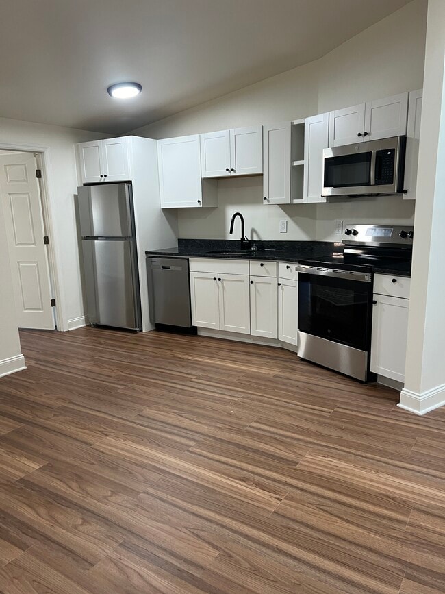 Building Photo - 405 Mill St