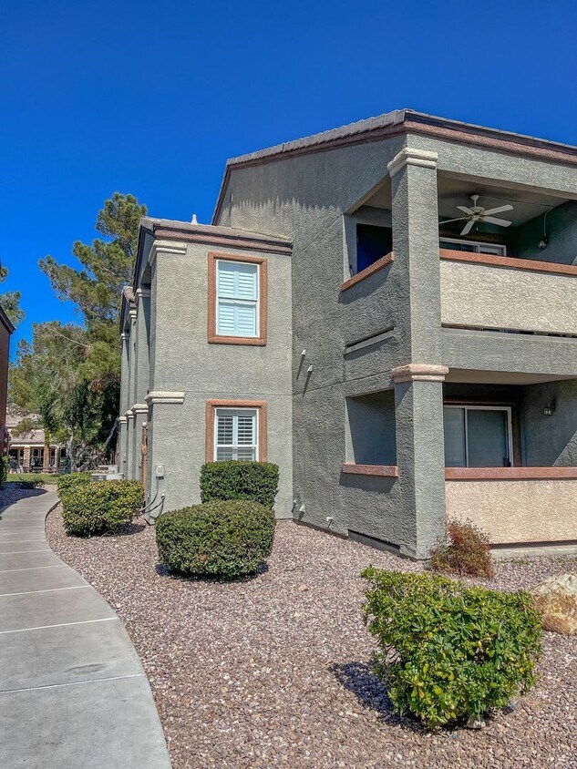 Primary Photo - Newly Remodeled 2 Bedroom Condo with Custo...