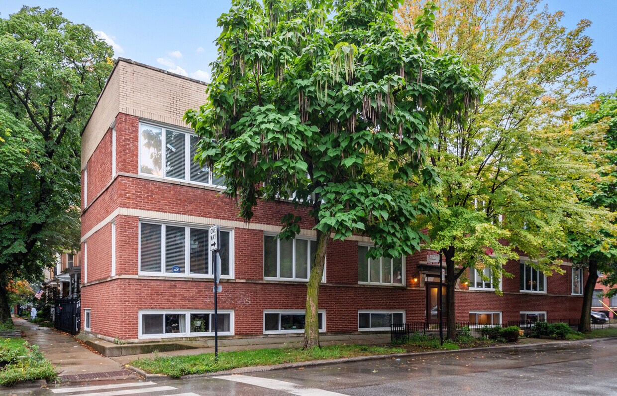 Primary Photo - 1735 W Grace St