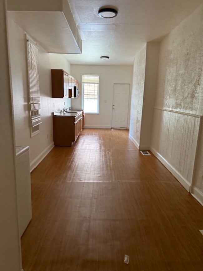 Building Photo - Spacious Home for Rent! W/D! Close to Publ...