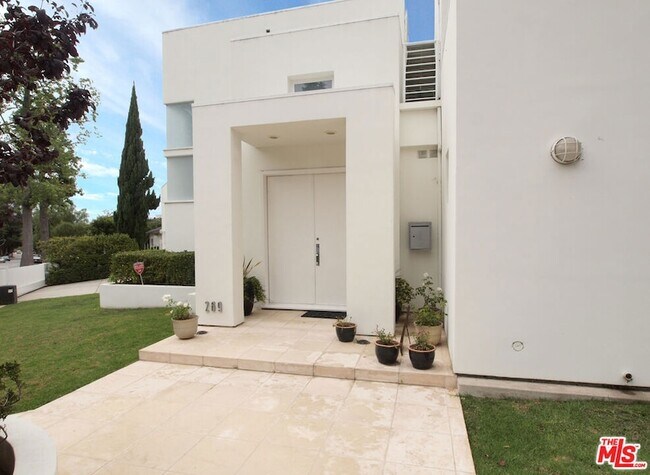 Foto del edificio - 269 N Bundy Dr