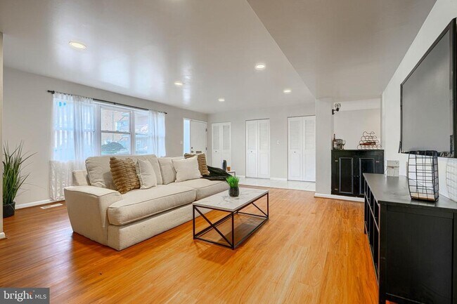 Foto del edificio - 3645 Glengyle Ave