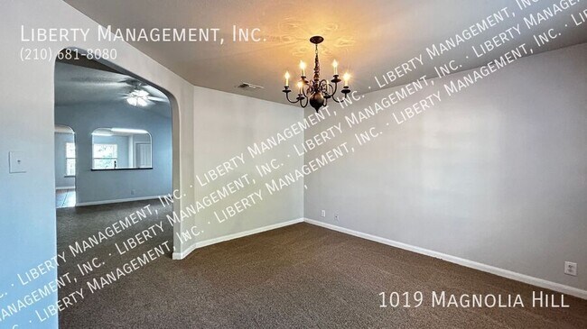 Building Photo - 1019 Magnolia Hill