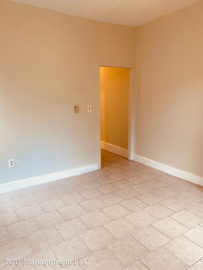 Building Photo - Studio, 1 bath House - 3751 N 15th St #2