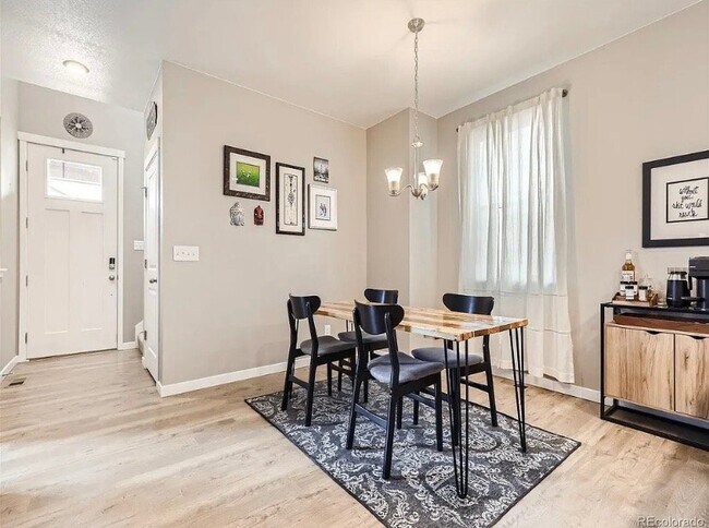 Photo - 723 Quatar St House