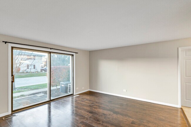 Building Photo - 1321 Yarmouth Ct