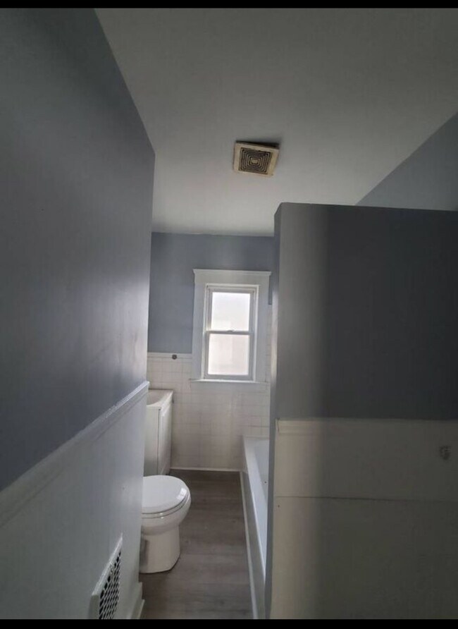 Foto del edificio - 7126 Camden Ave