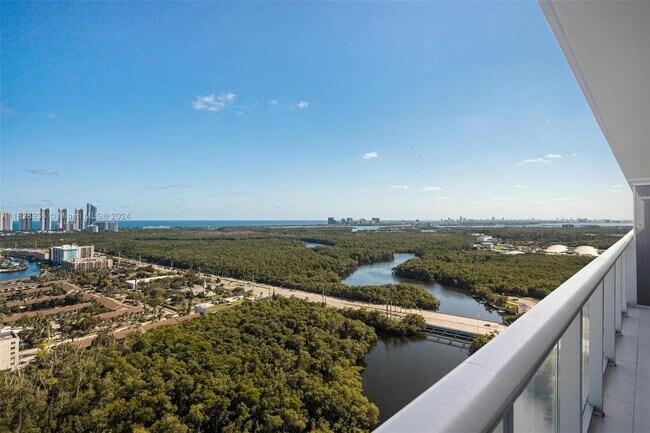 Foto del edificio - 16385 Biscayne Blvd