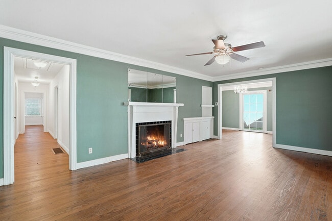 Building Photo - 2608 Highview Terrace