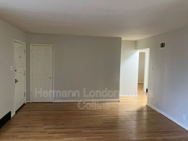 Foto del edificio - 7826 Birchmont Dr