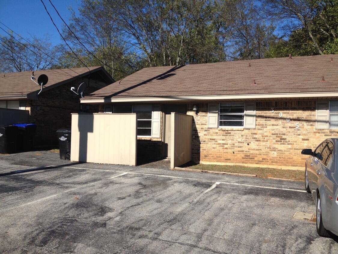 Primary Photo - 3005 Dundee Rd