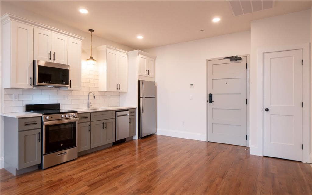 Foto principal - 15 Cranston Ave
