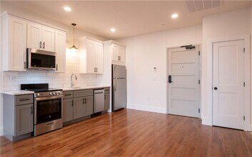 Building Photo - 15 Cranston Ave