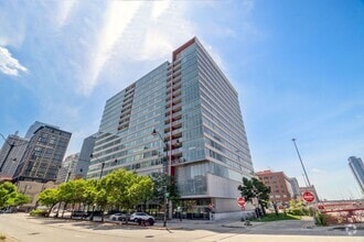 Building Photo - 659 W Randolph St