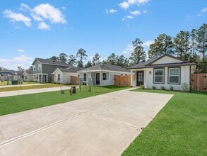 Building Photo - 14659 New Vlg Dr
