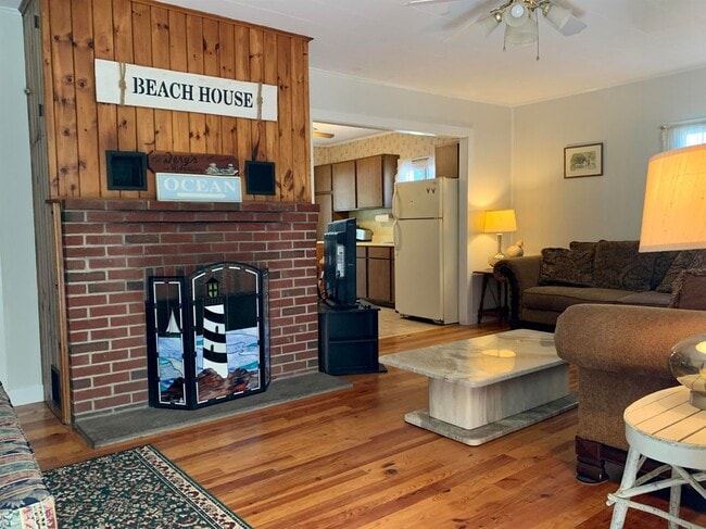 Building Photo - 67 Cable