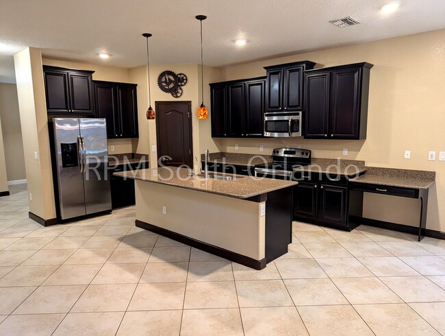 Building Photo - 5-Bedroom Home in Harmony