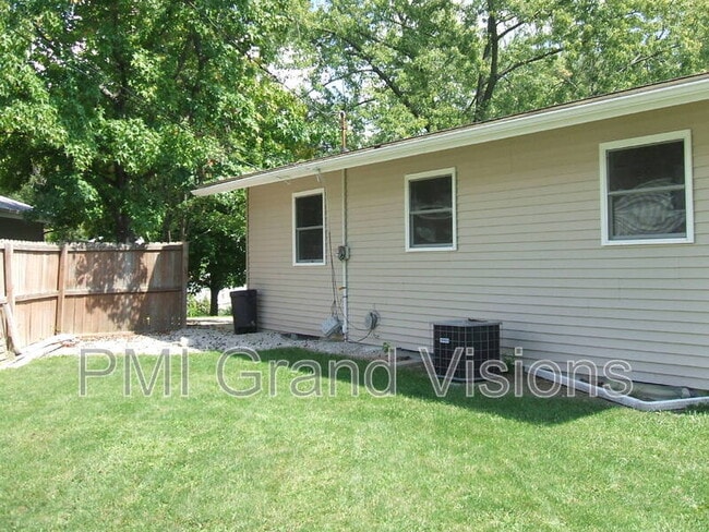 Building Photo - 110 Ridgeway Dr