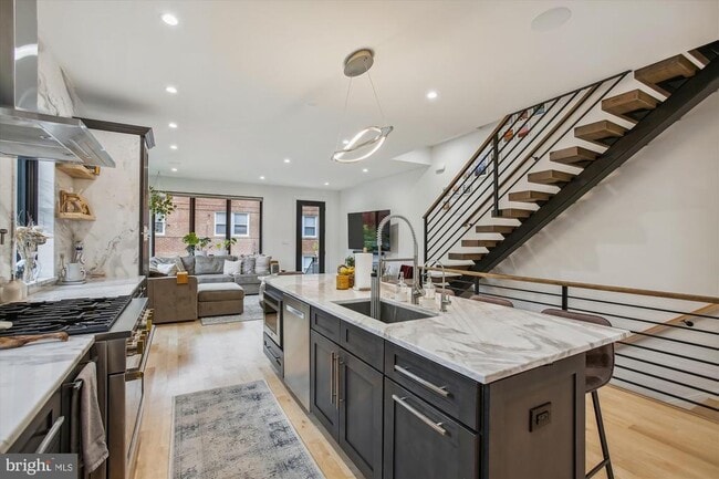Foto del edificio - 869 N Burlington St