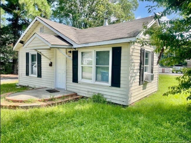 Building Photo - 304 E Pearsall St