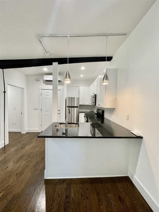 Foto del edificio - 2651 E Main St