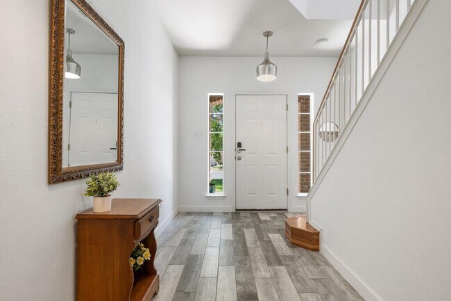 Building Photo - 13400 Rossello Dr