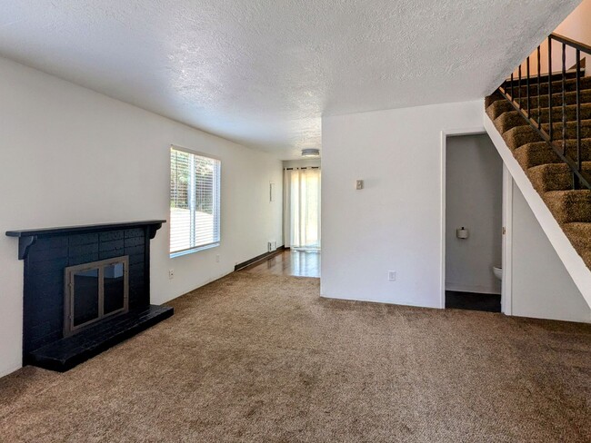 Foto del edificio - 2 Bedroom, 1.5 Bath Condo in South Salem