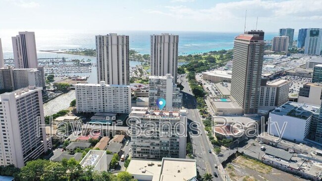 Foto del edificio - 475 Atkinson Dr