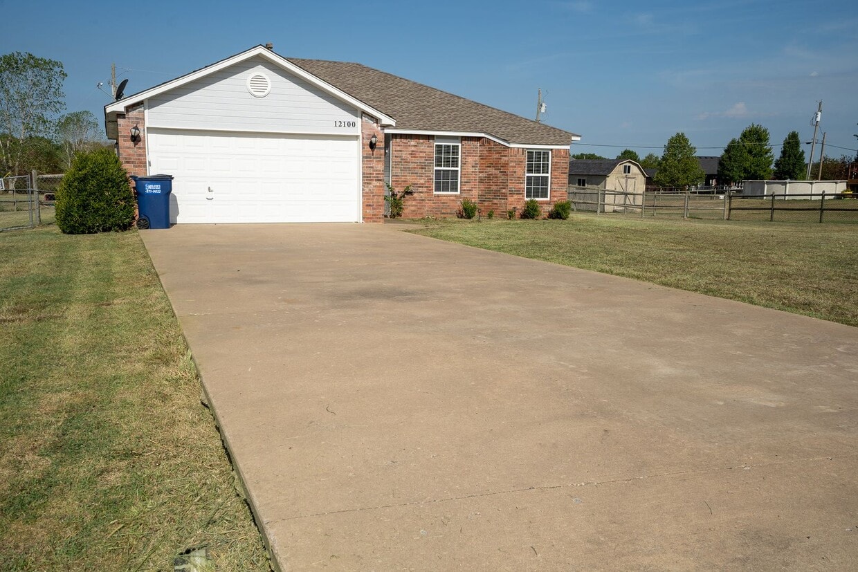 Primary Photo - 3 Bed / 2 Bath in Collinsville!