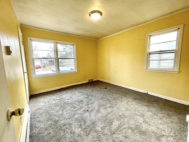 Building Photo - 917 Huey St