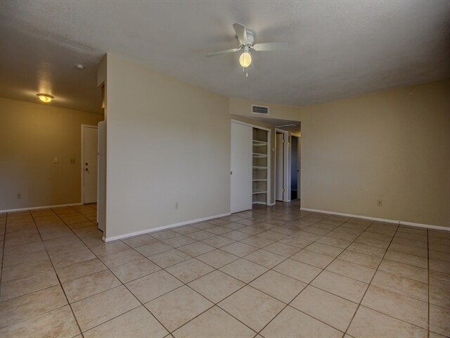 Foto del edificio - 8952 W Royal Palm Rd