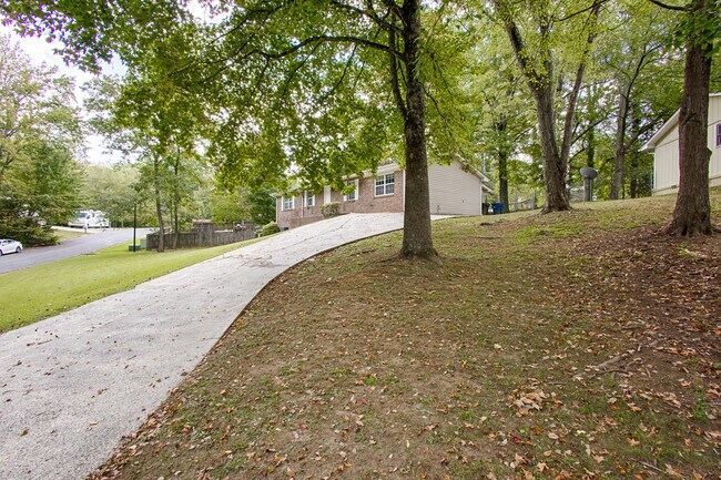 Foto del edificio - 1006 Hampton Ct NW