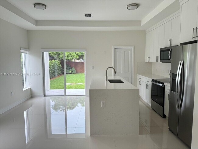 Building Photo - 3826 SW 87th Pl