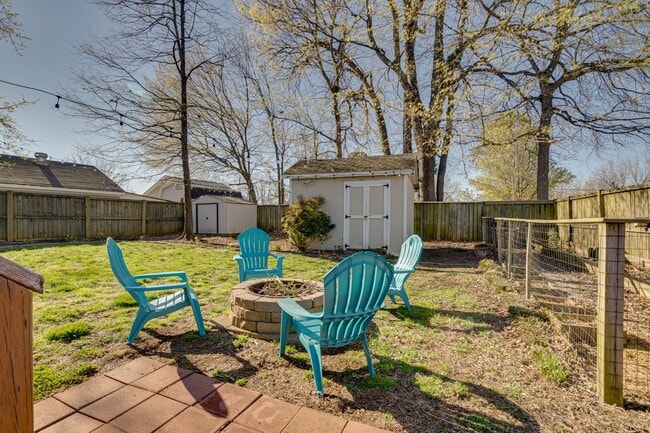 Foto del edificio - Charming 2 Bedroom 2 Bath Home In The Heart Of Downtown Mebane With Massive Fenced In Yard!!