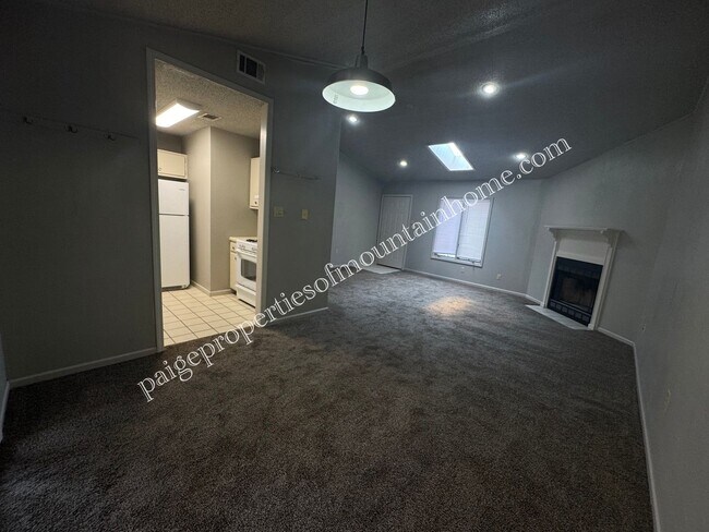 Foto del edificio - 605 Cooper Estates Dr