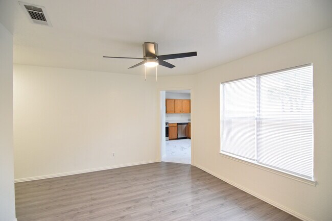 Foto del edificio - 136 Antelope Cir