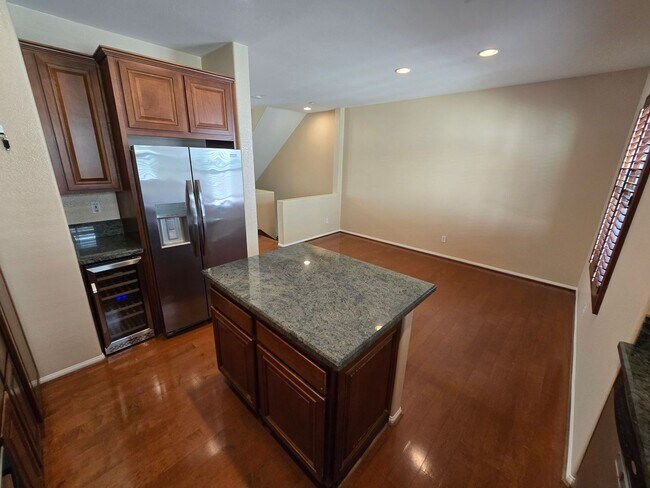 Foto del edificio - Luxury Tri-Level Townhome – Terraces at Es...