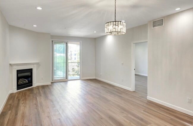 Building Photo - 5132 W Maplewood Ave