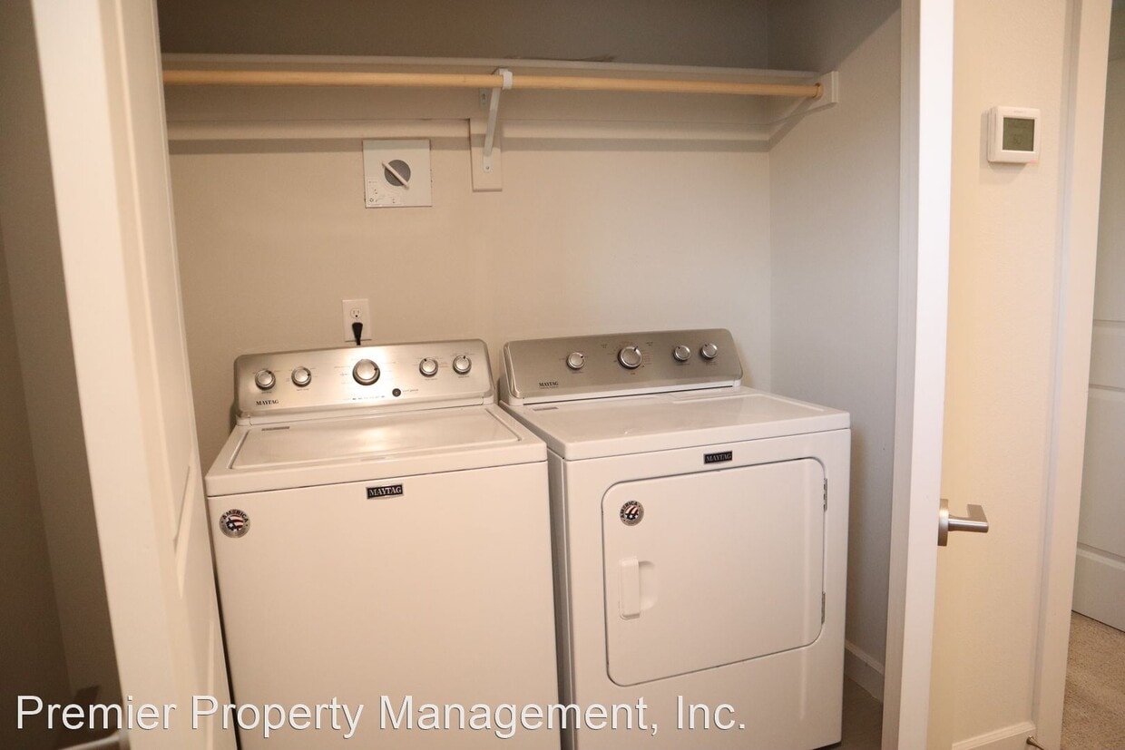 Building Photo - 3 br, 2.5 bath House - 174 Loganberry Ct