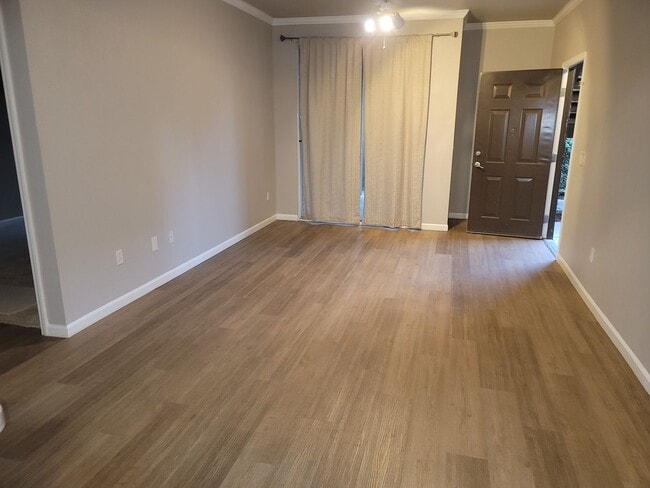 Building Photo - COMING SOON!!! 3 Bedroom Condo Near The Galleria